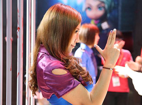 Cosplay福利/2015CJ《尸兄》晓佳老师性感COS