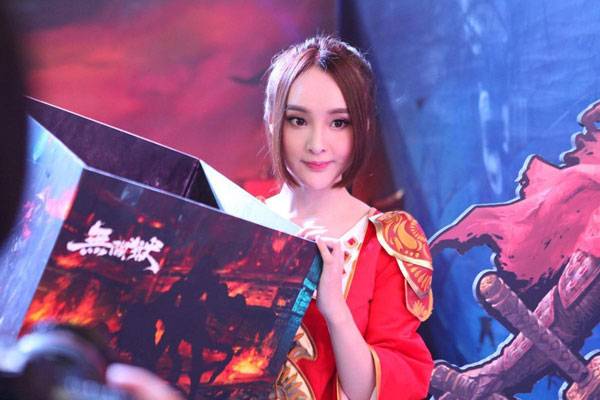 Cosplay福利/2015CJ《尸兄》晓佳老师性感COS