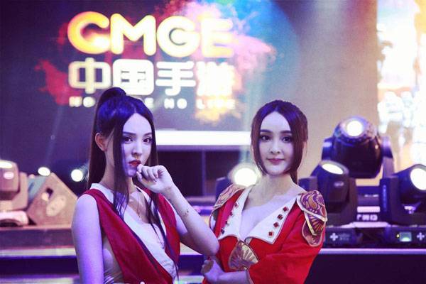 Cosplay福利/2015CJ《尸兄》晓佳老师性感COS