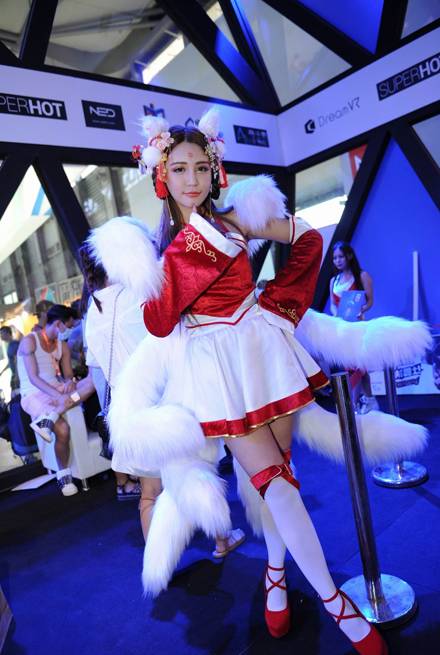 Cosplay福利/2015CJ新国际展馆于芷晴九尾妖狐COS