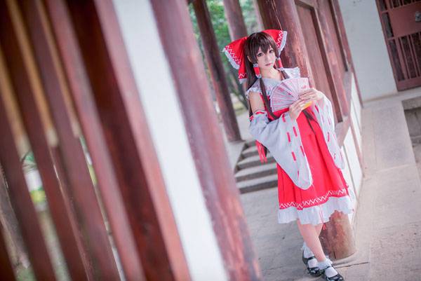 Cosplay福利/《东方Project》博丽灵梦Cos