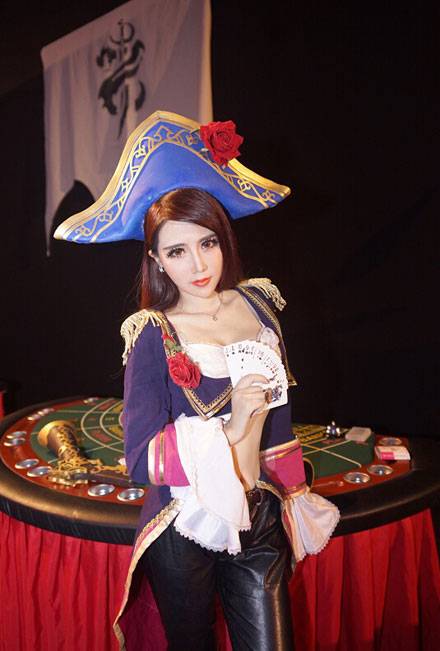Cosplay福利/夏小薇LOL厄运小姐性感COS
