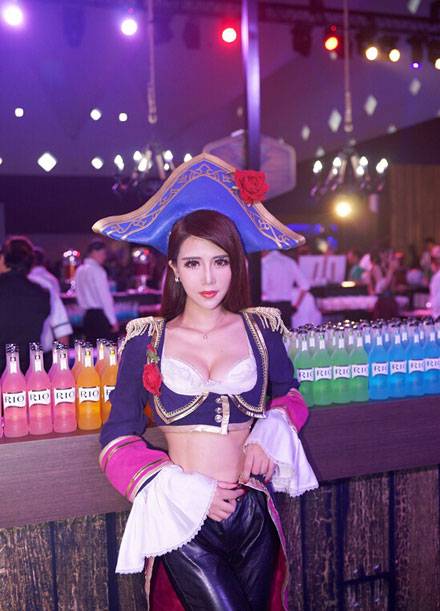 Cosplay福利/夏小薇LOL厄运小姐性感COS