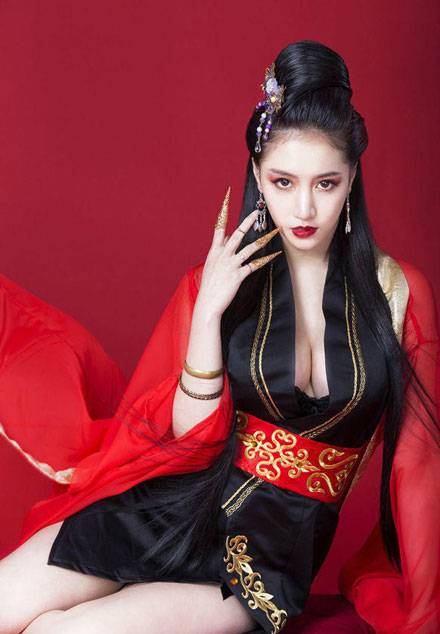 Cosplay福利/螺旋猫Tasha《盖世豪侠》东方教主Cos