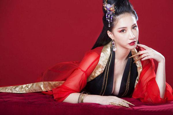 Cosplay福利/螺旋猫Tasha《盖世豪侠》东方教主Cos