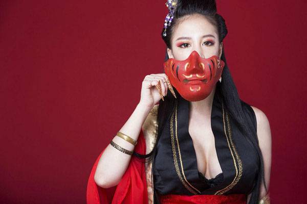 Cosplay福利/螺旋猫Tasha《盖世豪侠》东方教主Cos