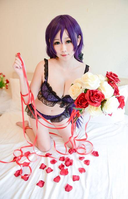 Cosplay福利/《东方Project》博丽灵梦赛车娘Cos