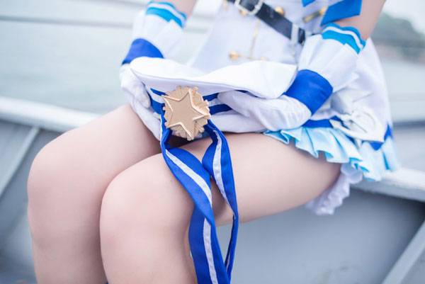 Cosplay福利/白皙萌妹小泉花阳海军COS