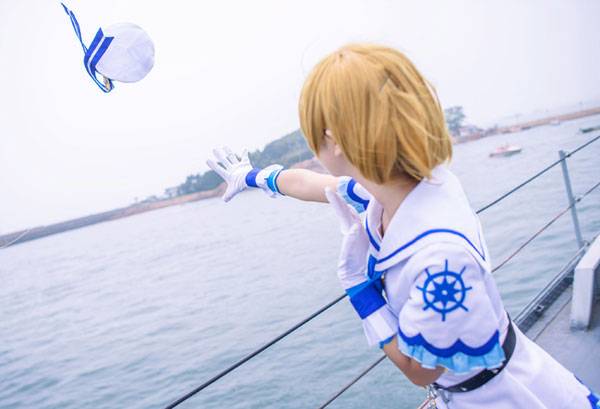 Cosplay福利/白皙萌妹小泉花阳海军COS