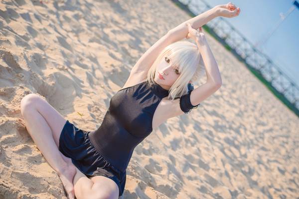 Cosplay福利/《Fate》Saber黑色泳装Cos