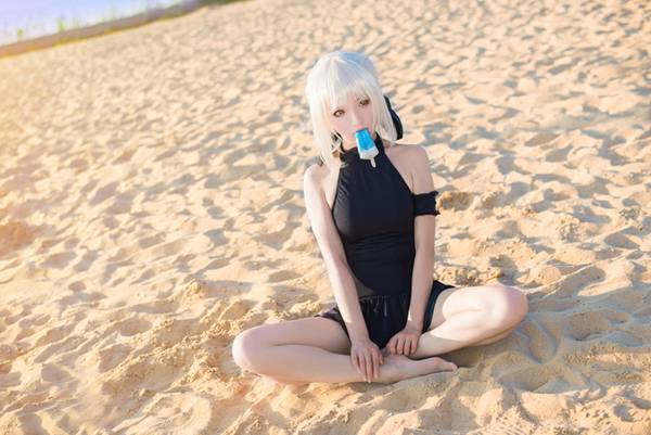 Cosplay福利/《Fate》Saber黑色泳装Cos