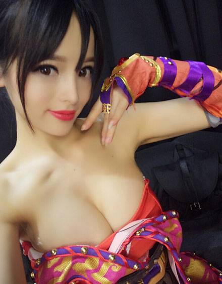 Cosplay福利/歪歪李玲《秦时明月》赤练爆乳COS