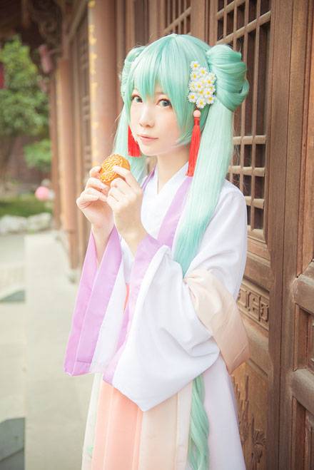 Cosplay福利/《VOCALOID》初音未来中秋明月COS
