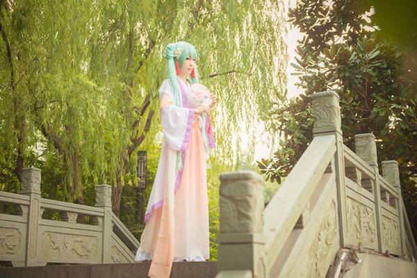 Cosplay福利/《VOCALOID》初音未来中秋明月COS