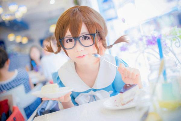 Cosplay福利/《轻音少女》平泽唯剧场版蓝裙COS