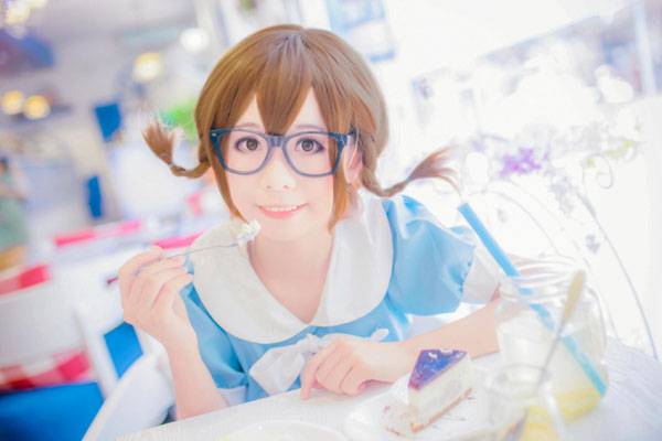 Cosplay福利/《轻音少女》平泽唯剧场版蓝裙COS