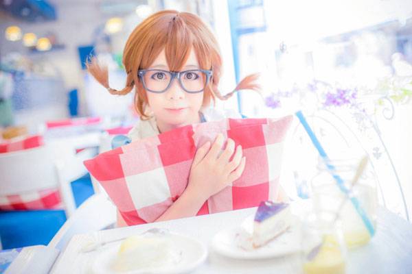 Cosplay福利/《轻音少女》平泽唯剧场版蓝裙COS