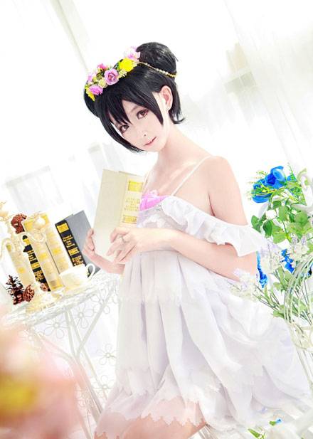 Cosplay福利/清纯萌妹矢泽妮可八月未觉醒COS