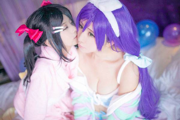 Cosplay福利/东条希&矢泽妮可睡衣福利COS