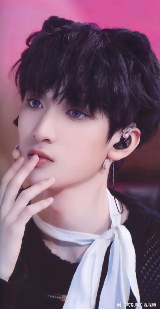 下面连在一起从楼梯上走下来短篇漫画