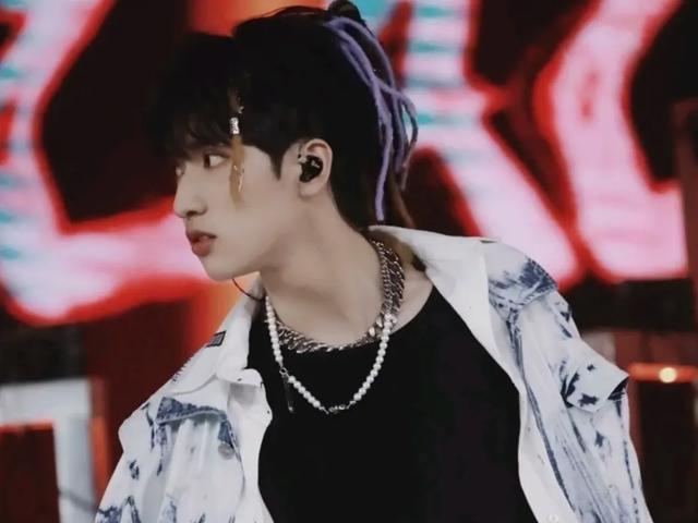 下面连在一起从楼梯上走下来短篇漫画