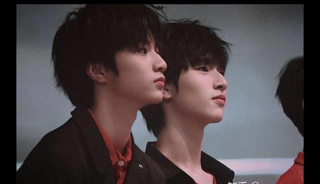 严浩翔×贺峻霖毛笔play耽美文腐漫lofter 贺峻霖看到严浩翔后哭了