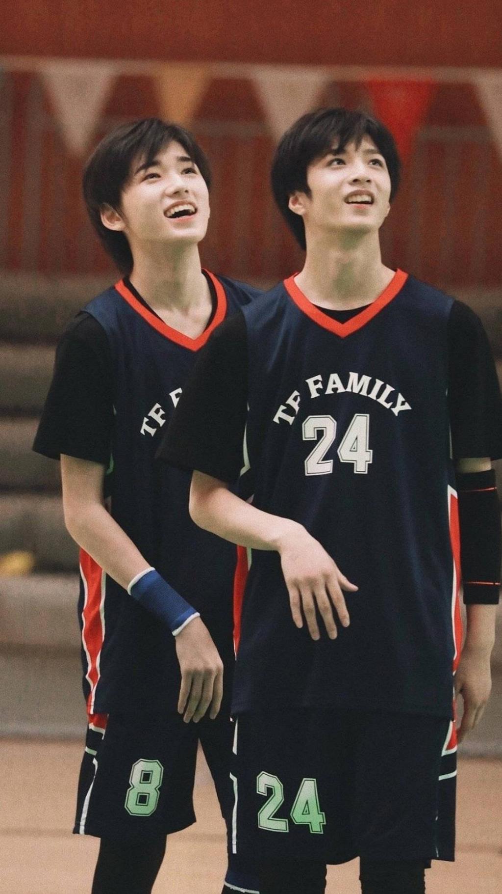 刘耀文用三根手指宋亚轩腐文本子全彩