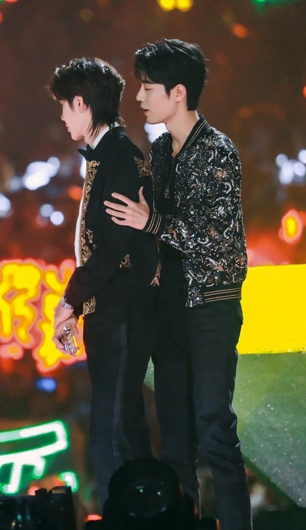 王一博扶着肖战的性器口头条车文图本子