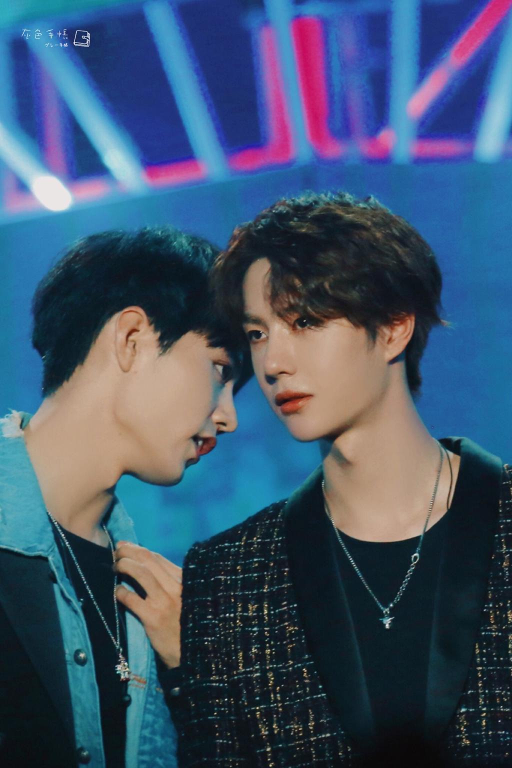 王一博扶着肖战的性器口头条车文图本子