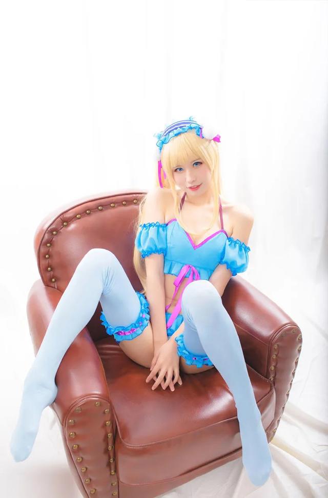 淡蓝色丝袜校花!泽村·斯潘塞·英梨梨