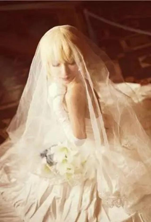 听说二次元角色穿越到现实世界了?