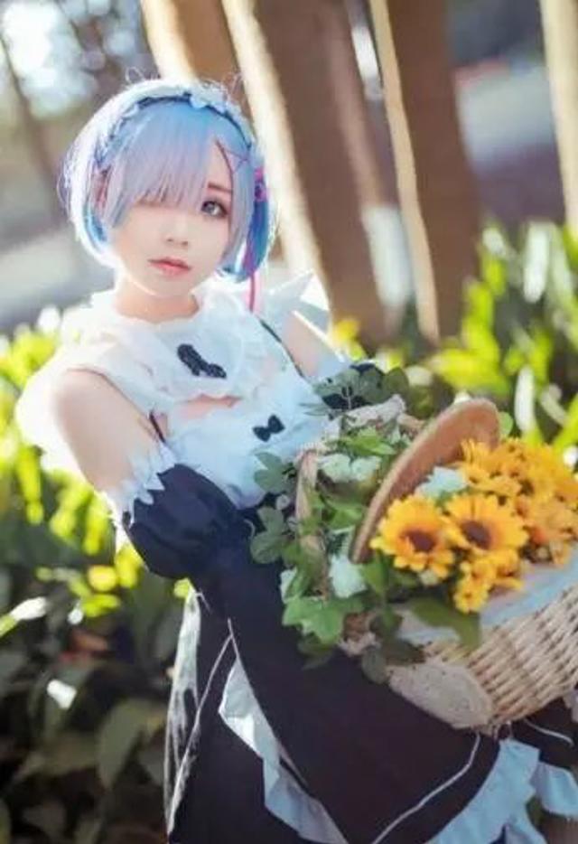 听说二次元角色穿越到现实世界了?