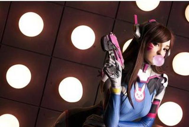 听说二次元角色穿越到现实世界了?