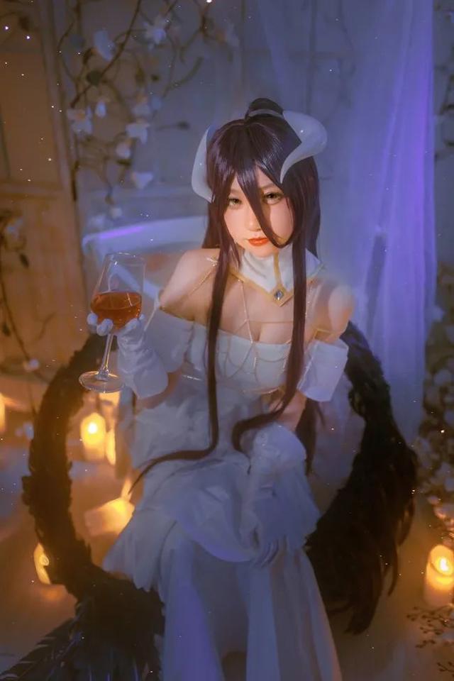 cos: OVERLORD 雅儿贝德 “女神一般的微笑看起来也像隐藏内心的面具”