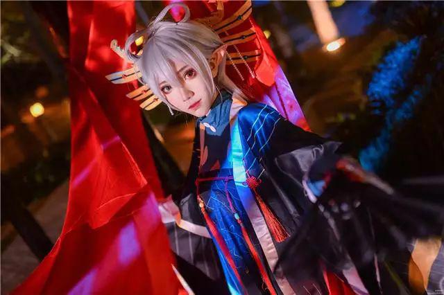 看腿!《VOCALOID》洛天依红颜祸水妲己的COSPLAY欣赏